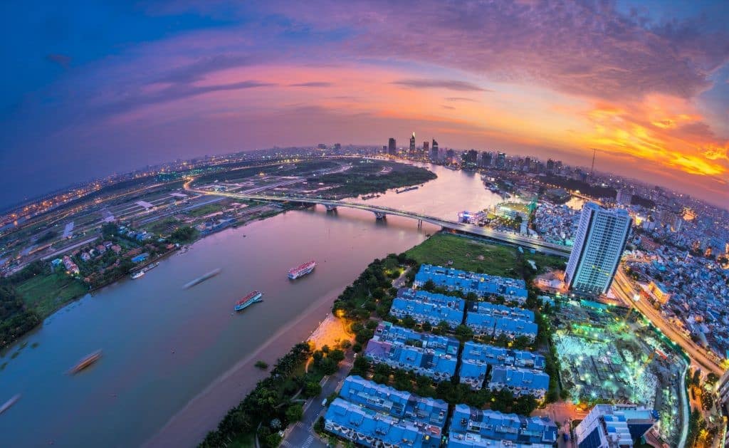 Thành Phố Hồ Chí Minh Nằm Bên Sông Nào