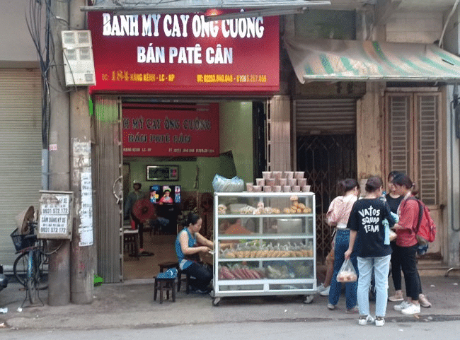 Tiệm bánh mì cay ông Cuông